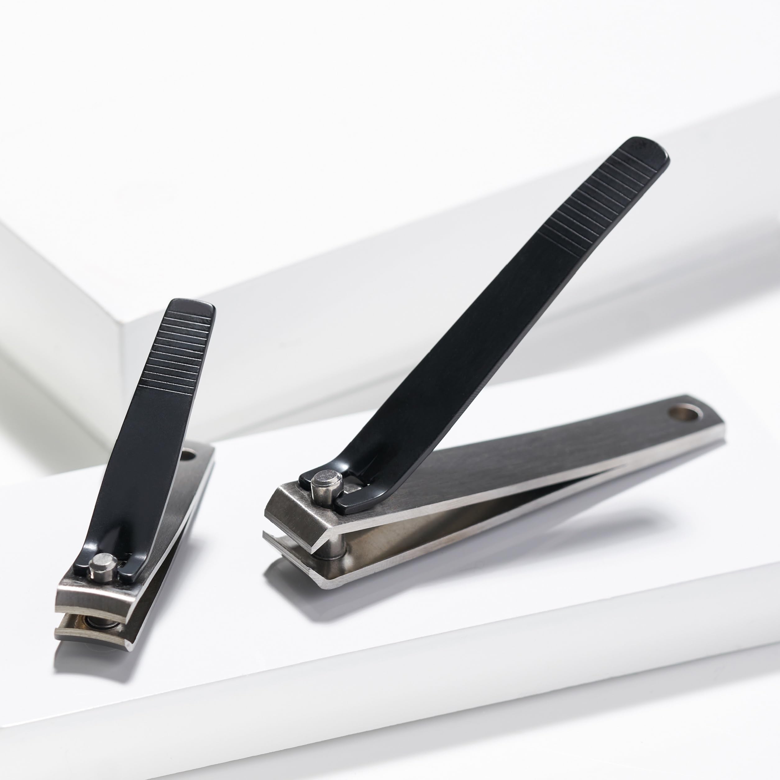 Alcohol wipe ready Tweezerman blades for cleaning after use