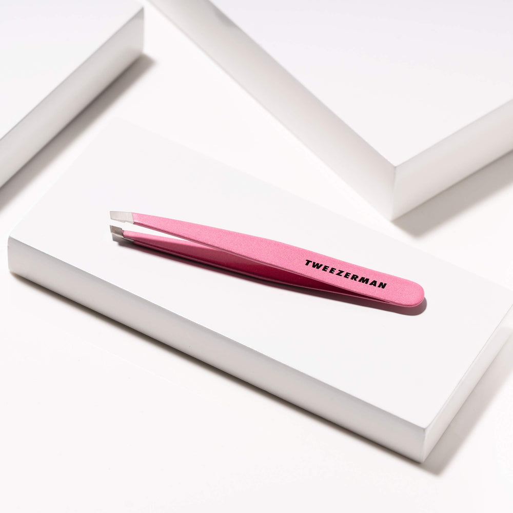 Tweezerman precision tweezer supporting comfortable control during use
