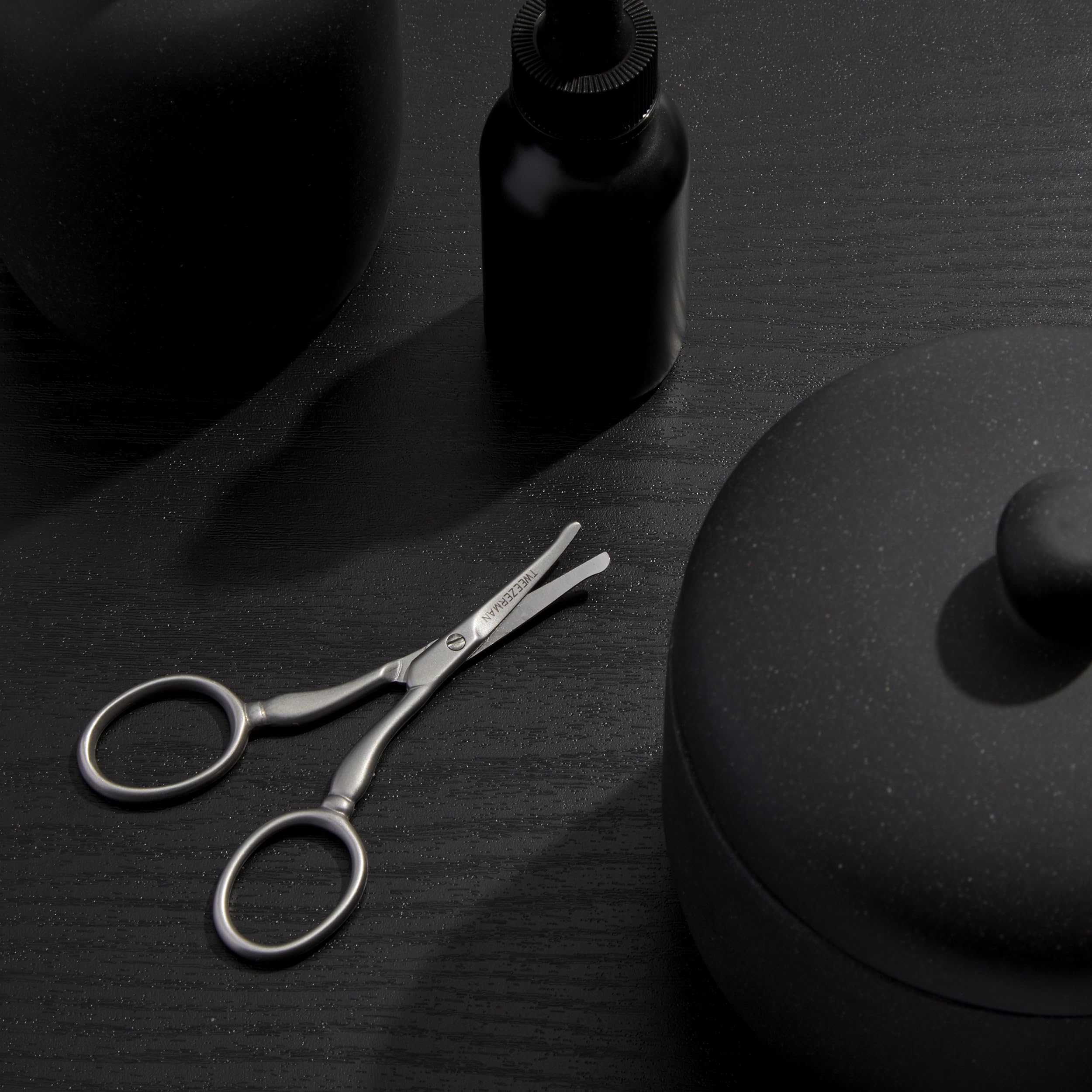 Easy cleaning after each use keeps Tweezerman G.E.A.R. scissors hygienic.