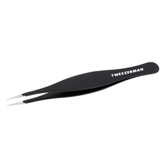 Tweezerman G.E.A.R. tips close-up for precise removal of hair or splinters