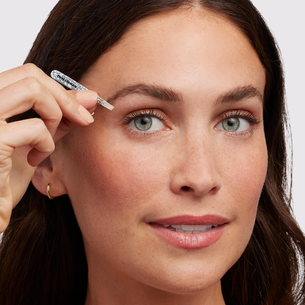 Point tip removes fine hairs and small ingrown hairs