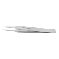 Tweezerman ingrown hair splintertweeze close-up shows precision tips for accurate removal