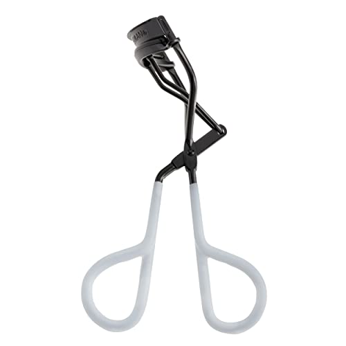 Tweezerman Onyx Great Grip curler achieving even curl across lashes
