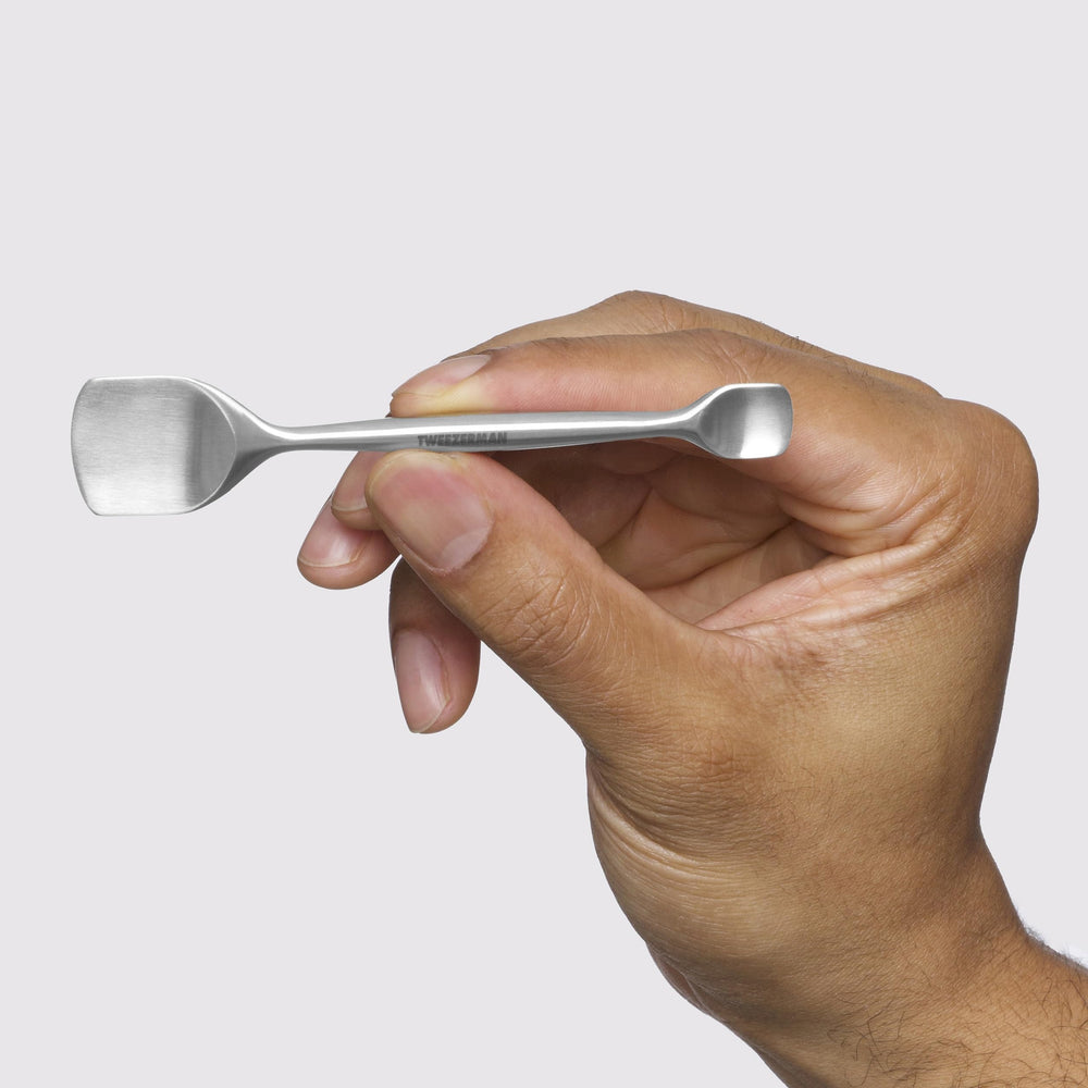 After use, Tweezerman Pore Prep Tool is cleaned to maintain hygiene.