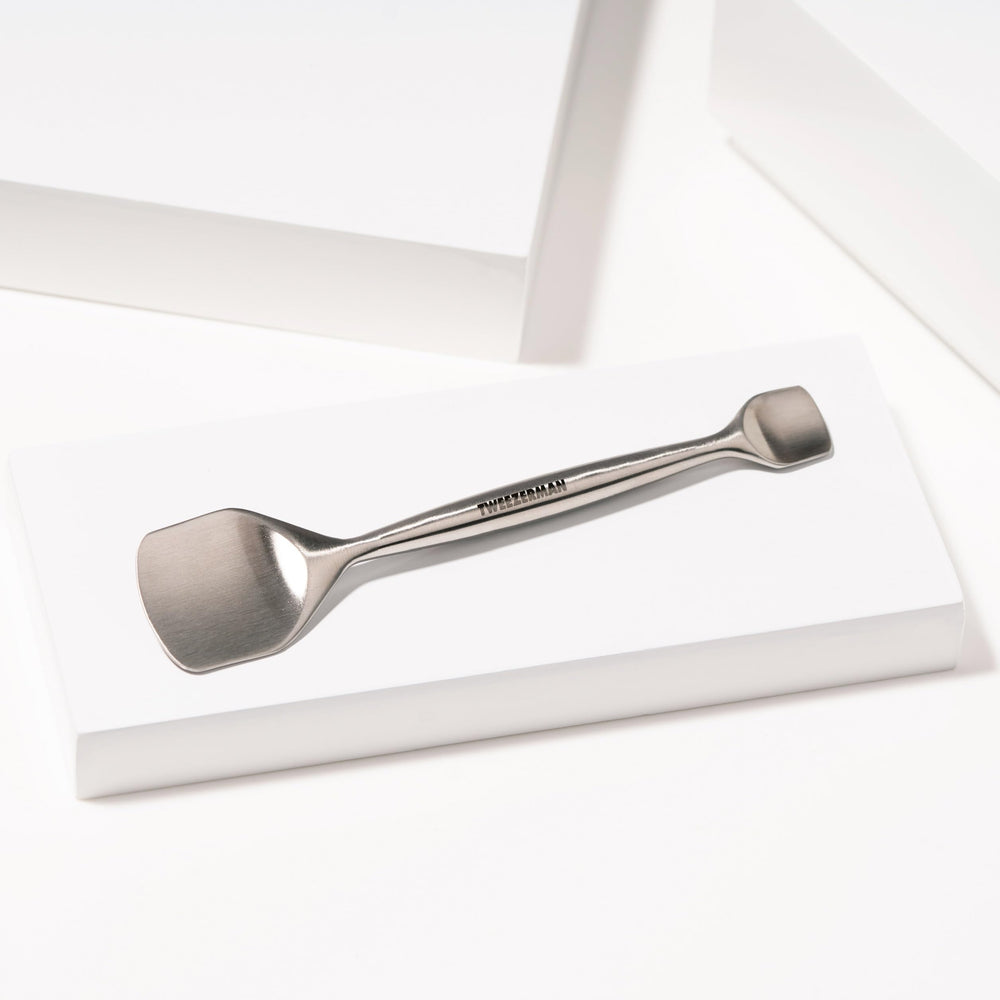 Weekly deep-clean with Tweezerman Pore Prep Tool supports pore care routine.
