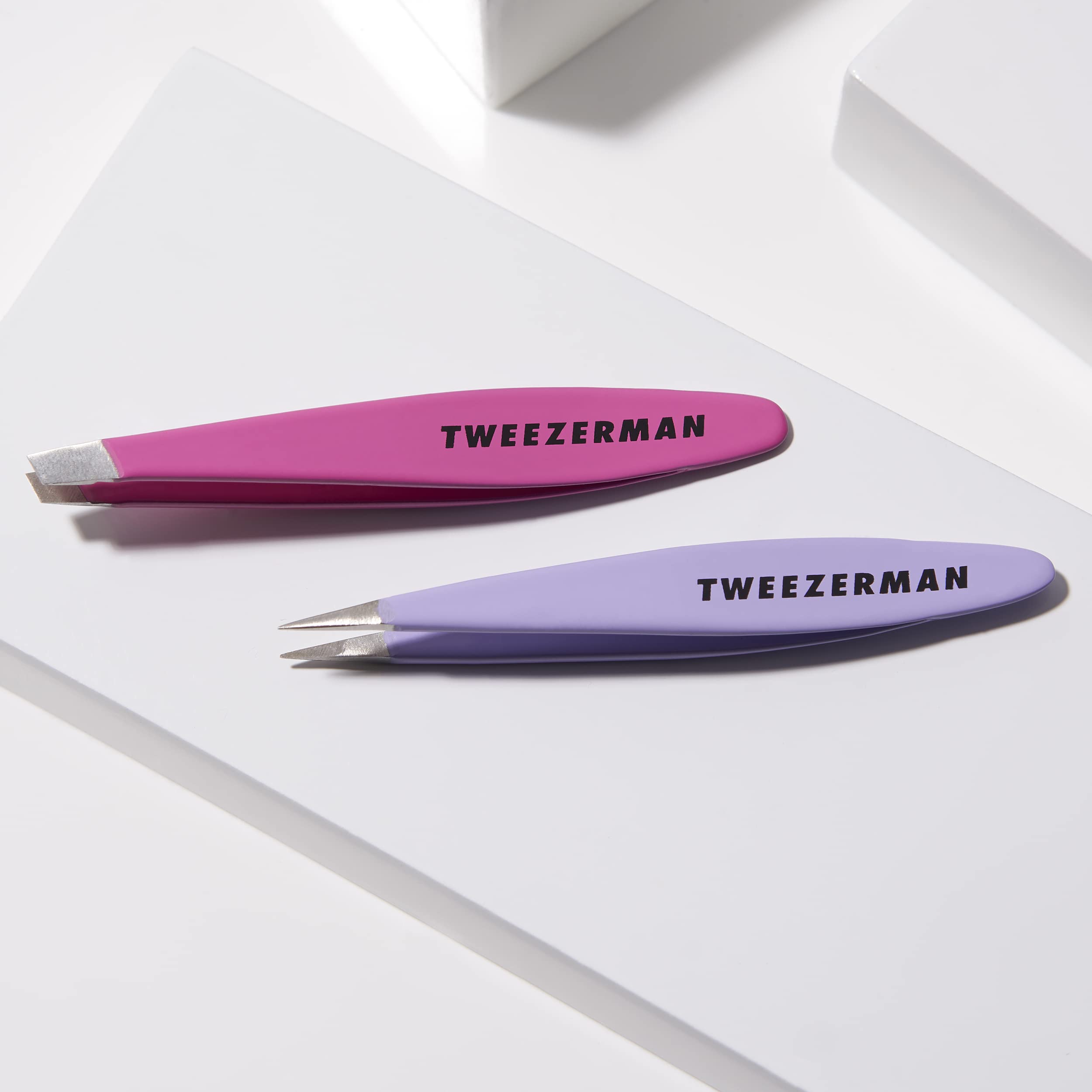 Tweezerman precision aligned tips ensure consistent hair grasp.