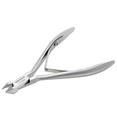 Tweezerman Rockhard cuticle nipper blade close-up shows sharp edges for precise trims.