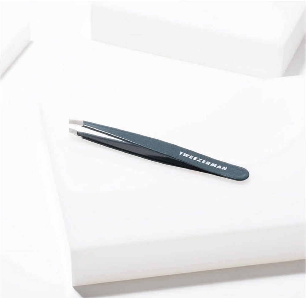 Award-winning Tweezerman design with calibrated tension for accuracy.