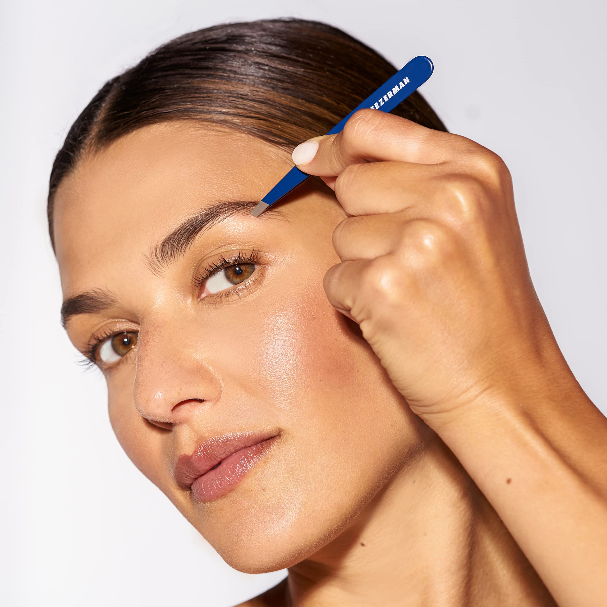 Tweezerman stainless steel brow tweezer durable and reliable