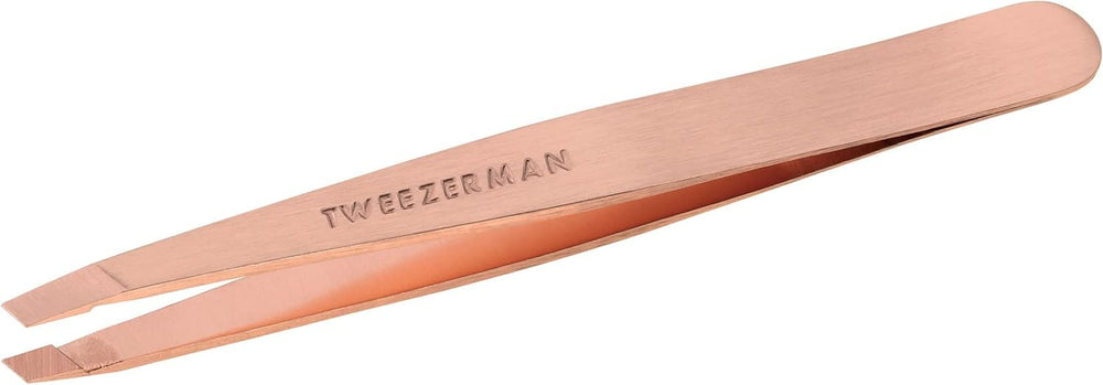 Tweezerman rose gold slant tweezer close-up of precise tips for brow shaping
