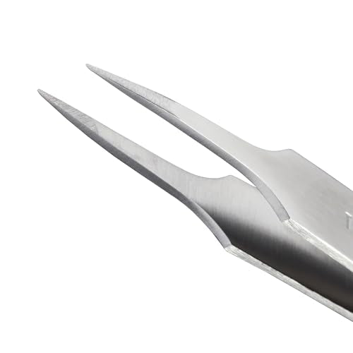 Tweezerman stainless steel splintertweeze held in hand for controlled grip