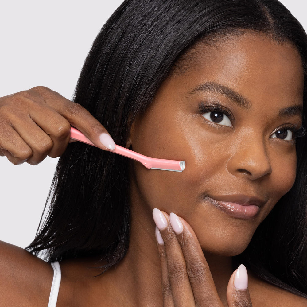 Tweezerman Tea Rose Razor included safety cap for safe storage.