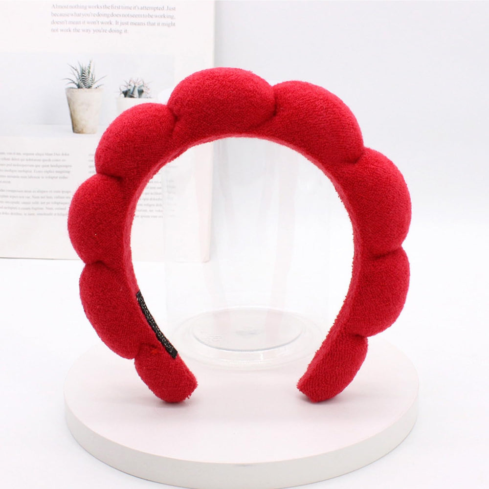 TYSSELY makeup headband with flower-cloud motif protects makeup during cleansing.