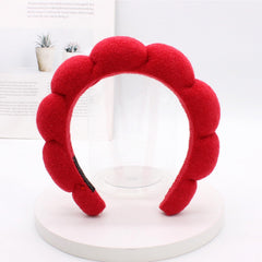 TYSSELY makeup headband with flower-cloud motif protects makeup during cleansing.