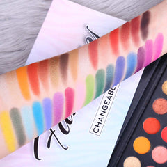 UCANBE blendable eyelid powder texture for smooth application