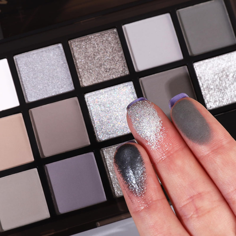 UCANBE Paleta Smokey Black: empaquetado acrílico compacto, ideal como regalo.