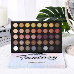 Sombras mate, satinadas y metalizadas en una misma paleta UCANBE.