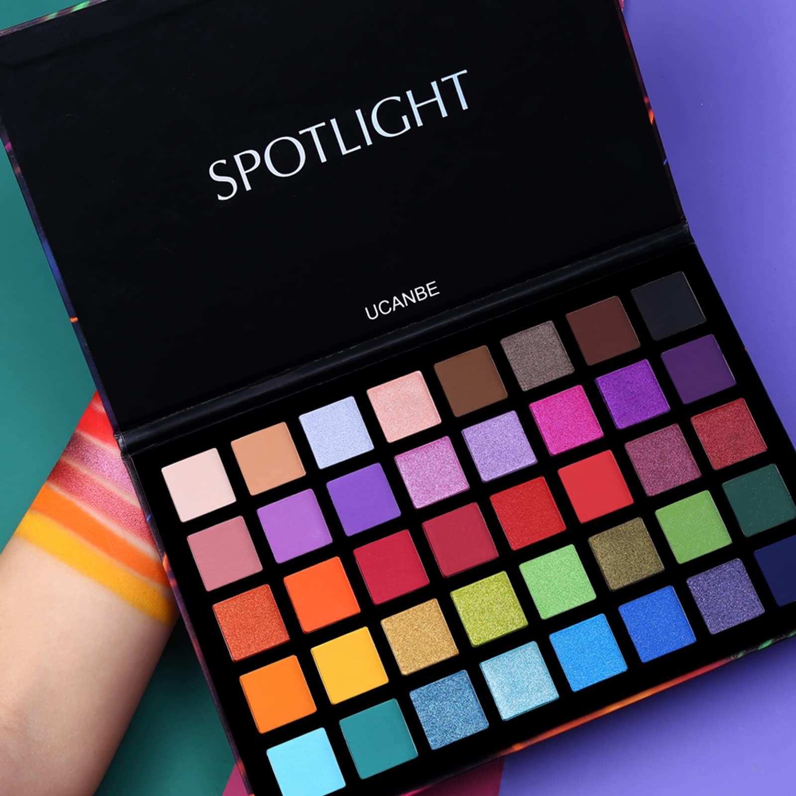 UCANBE Spotlight pigmentación intensa para definir ojos con profundidad.