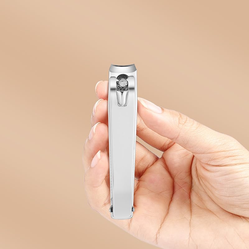 Ucheom sleek black and silver finish in grooming kit setup.