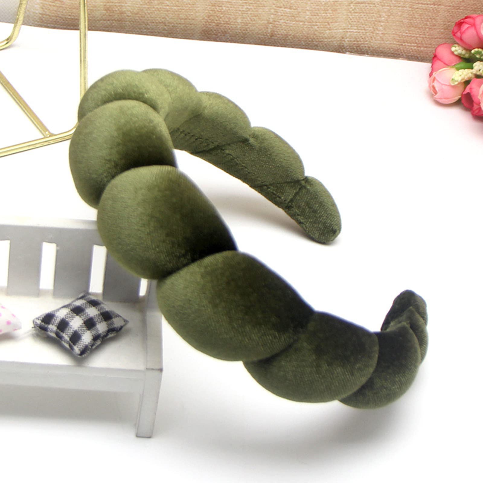 Uchyius padded headband with soft edges reduces ear pinching.