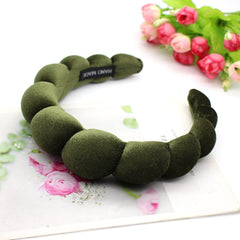 Uchyius elastic-frame headband designed for comfortable all-day wear.