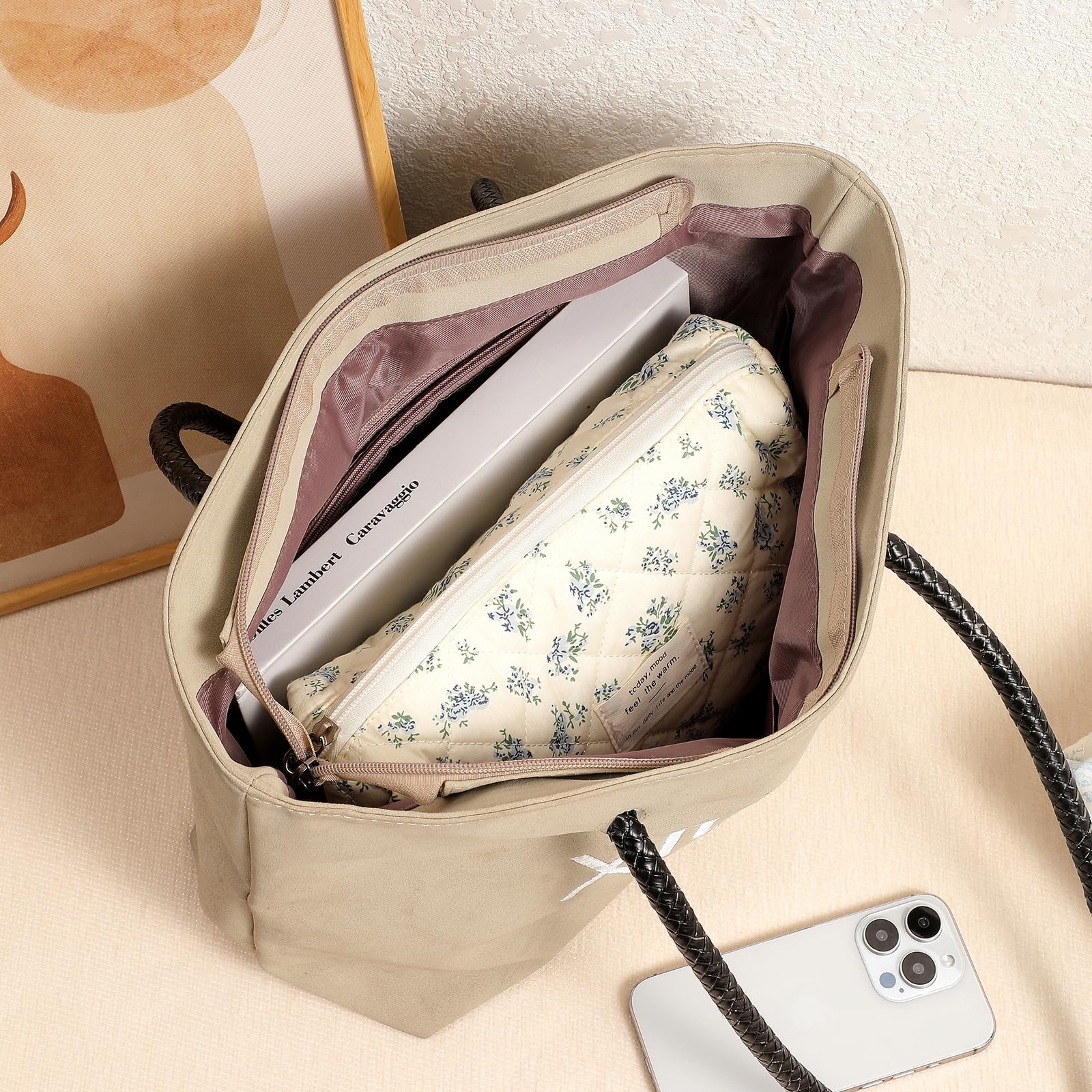 uekeboag floral makeup bag is a stylish gift for travel lovers.