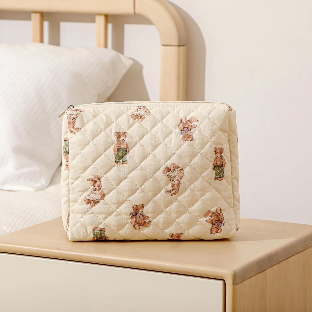uekeboag lightweight quilted pouch is foldable for compact packing.