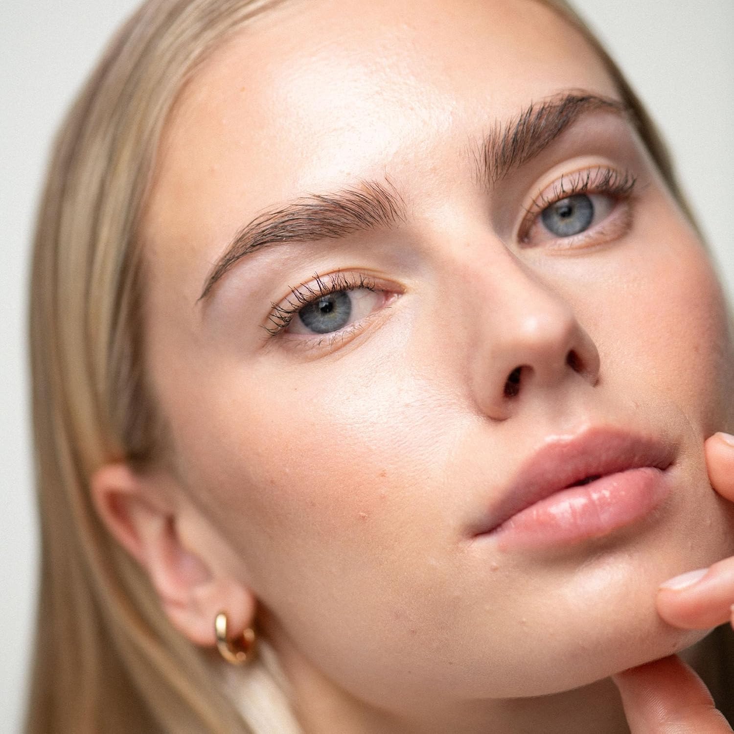 UKLASH Eyelash Growth Serum banner indicating 1-million sold worldwide.