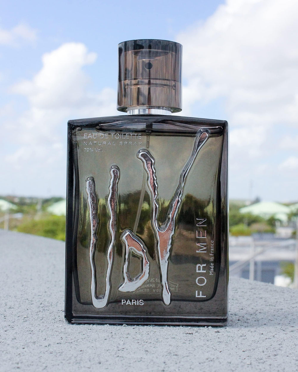Ulric de Varens Classic EDT cap closeup highlighting premium packaging