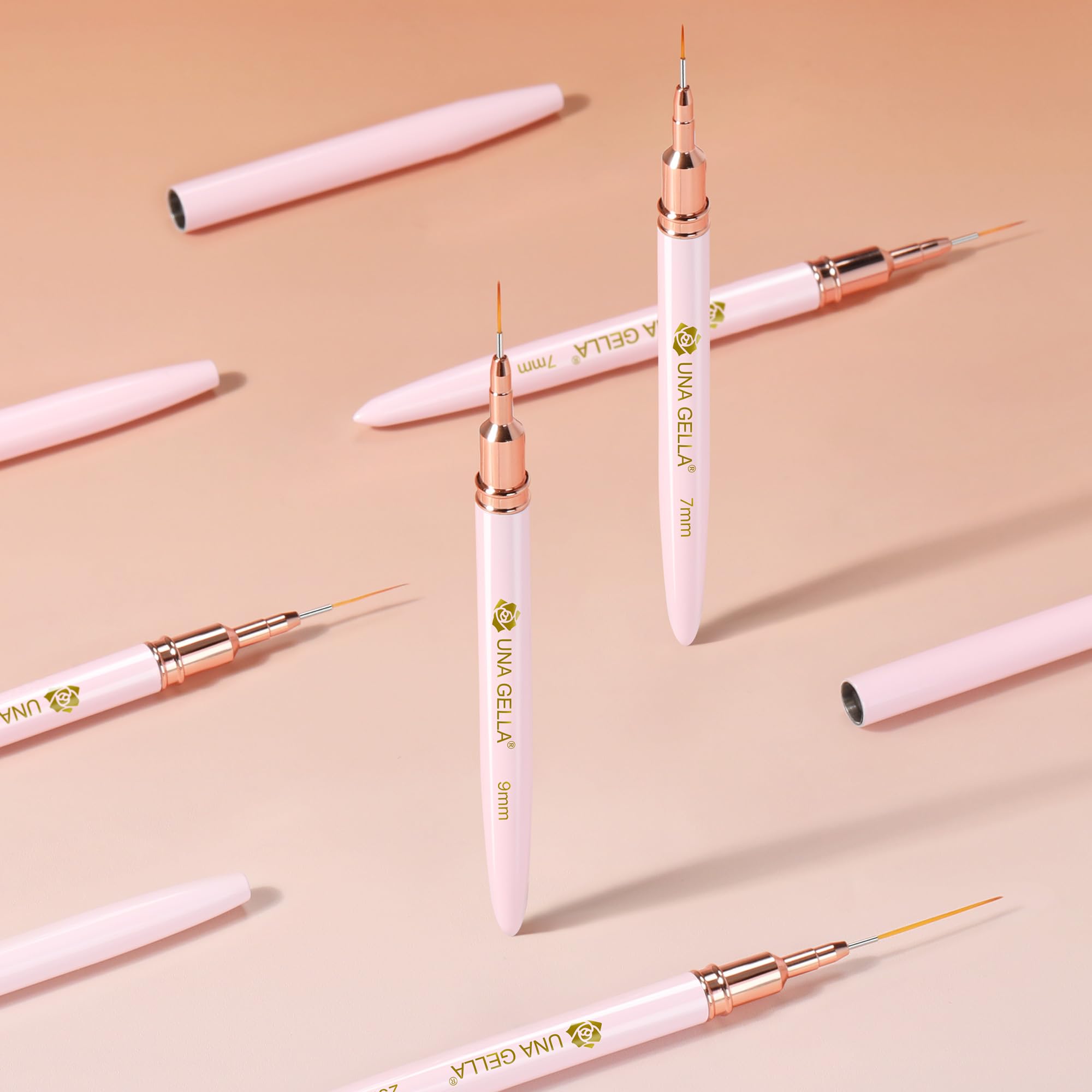 UNA GELLA metal-handle brush design offers comfortable, controlled grip.