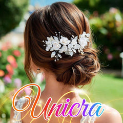 Accesorio de cabello Unicra con flor y perlas, brillo discreto.