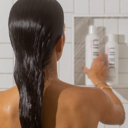 UNITE BOOSTA Shampoo hair volume close-up, hints at weightless body.