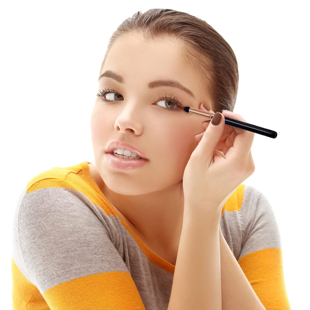 UorPoto brush-head close-up shows soft rubber cotton for comfortable application.