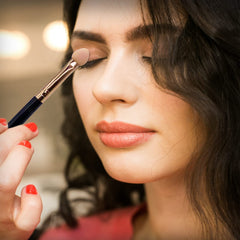 UorPoto rose-gold tube adds a premium look to your makeup kit.