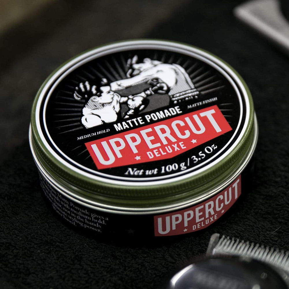Uppercut Deluxe Matte Pomade, acabado natural: aspecto discreto que mantiene el peinado durante horas.