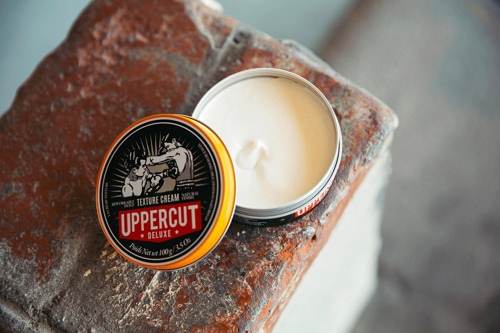 UPPERCUT DELUXE Texture Cream fragancia Leather Shadow, aroma masculino sutil.