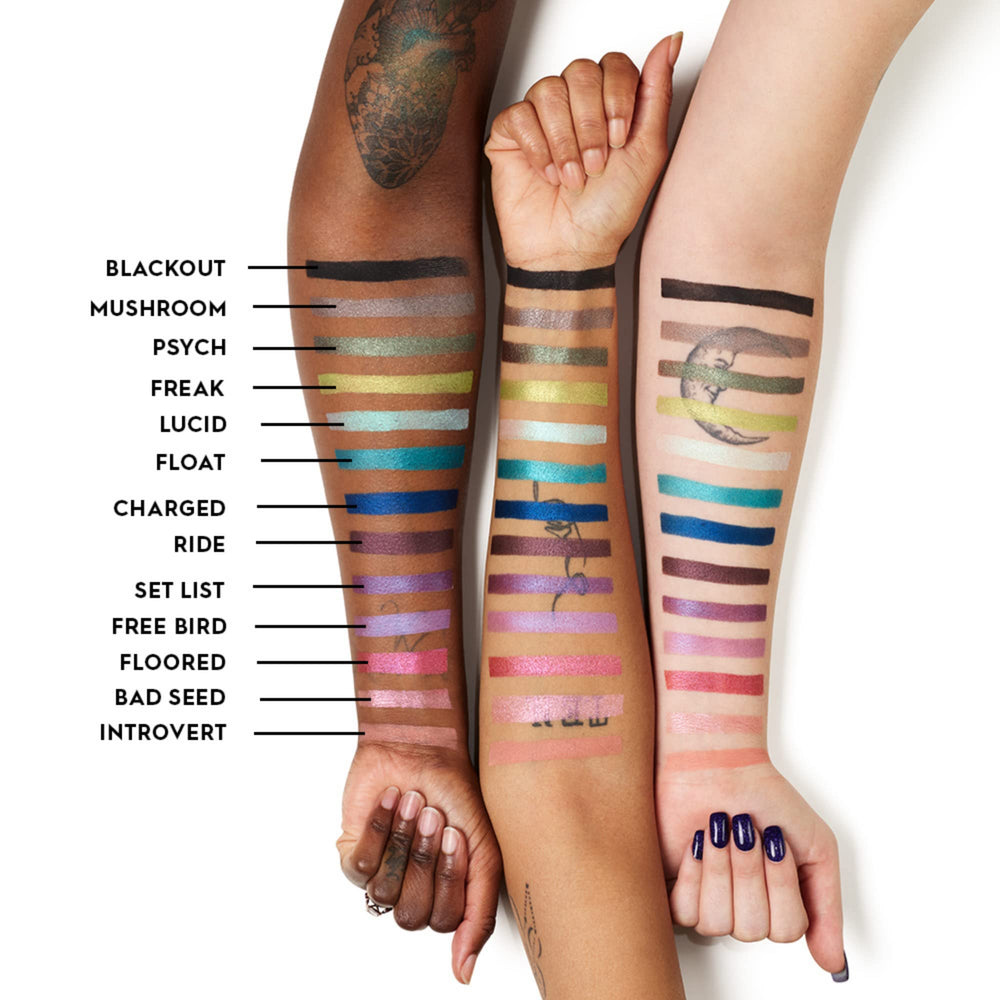 URBAN DECAY 24/7 Sombra Blackout: ideal con spray fijador para mayor intensidad