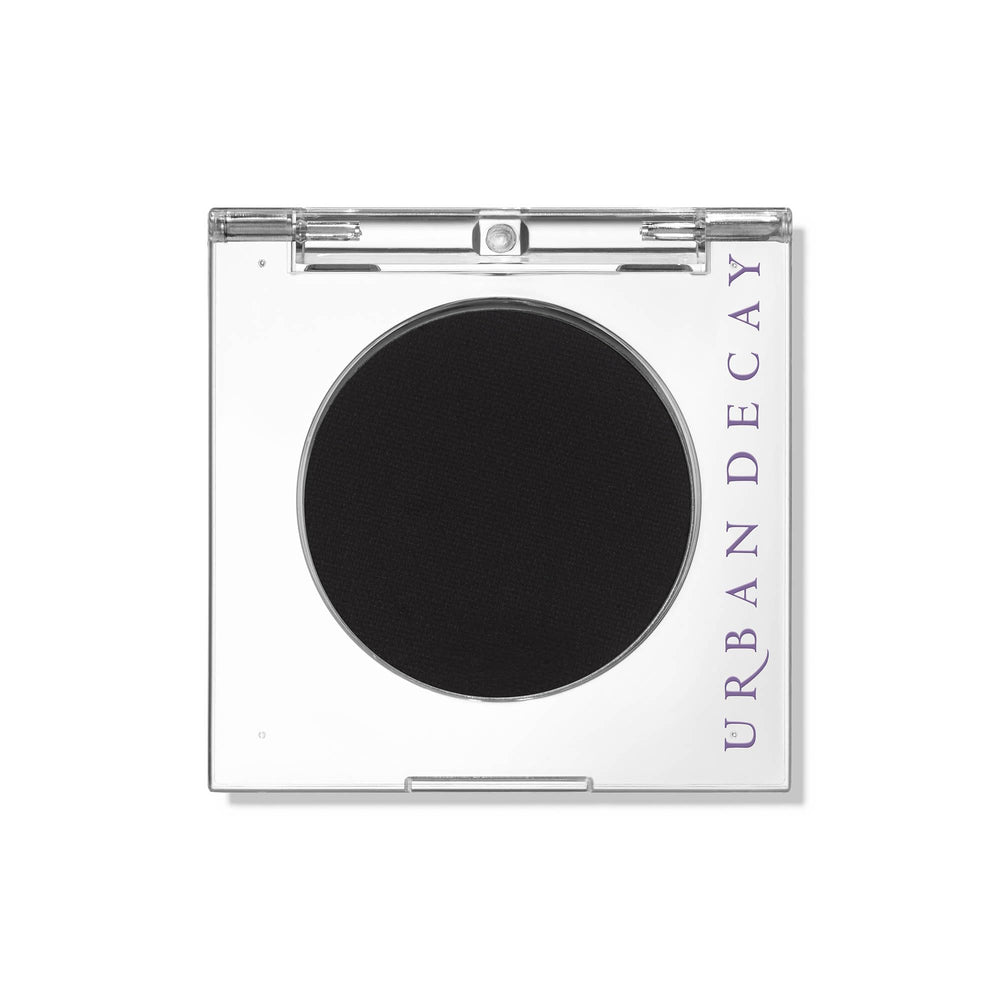URBAN DECAY 24/7 Sombra Blackout: empaque compacto para looks oscuros duraderos