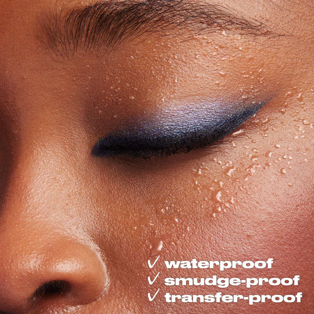 URBAN DECAY 24/7 Glide-On Eyeliner smudge-ready look for smoky eyes.