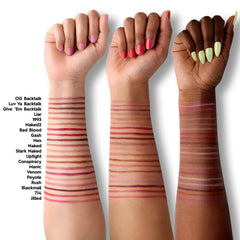 URBAN DECAY 24/7 Lip Pencil Backtalk on lips for defined edges