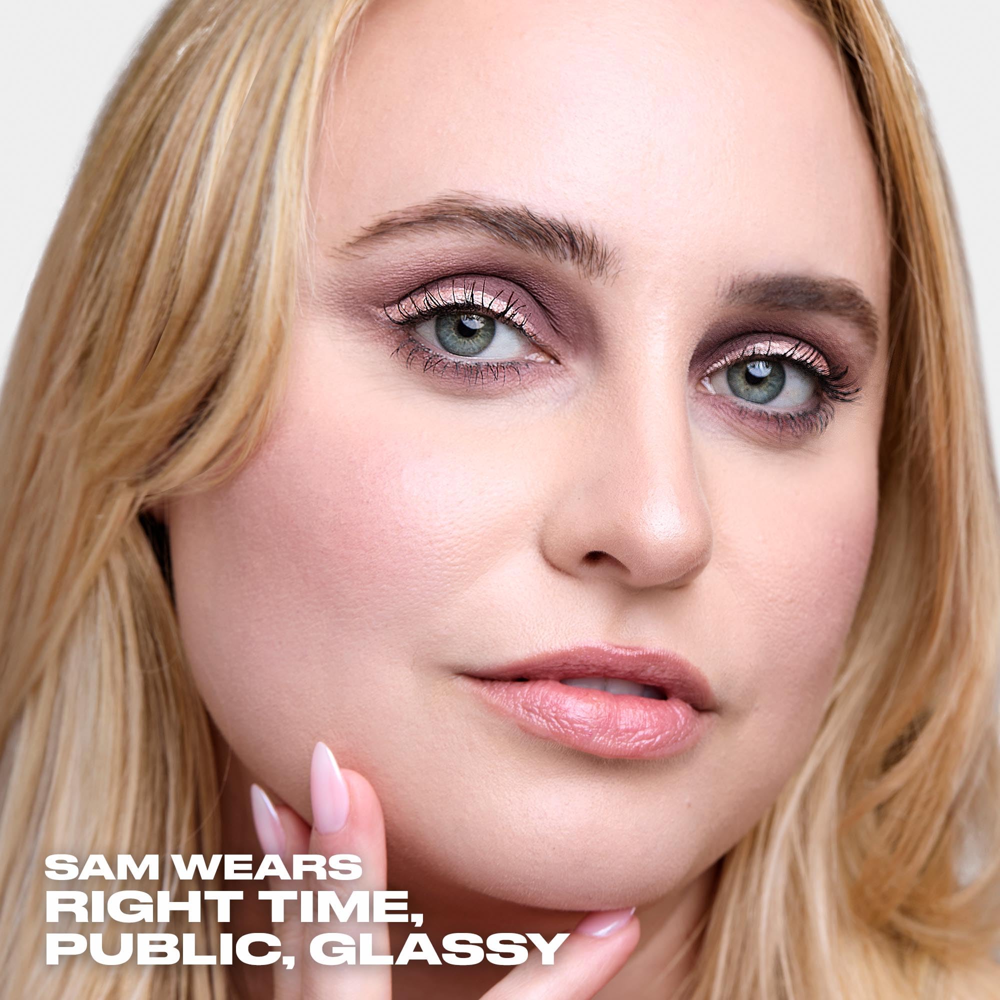 Urban Decay Naked3 Mini shimmering shade close-up for eye-catching highlights.