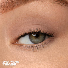 URBAN DECAY 24/7 Tease compact application on eyelid blends smoothly