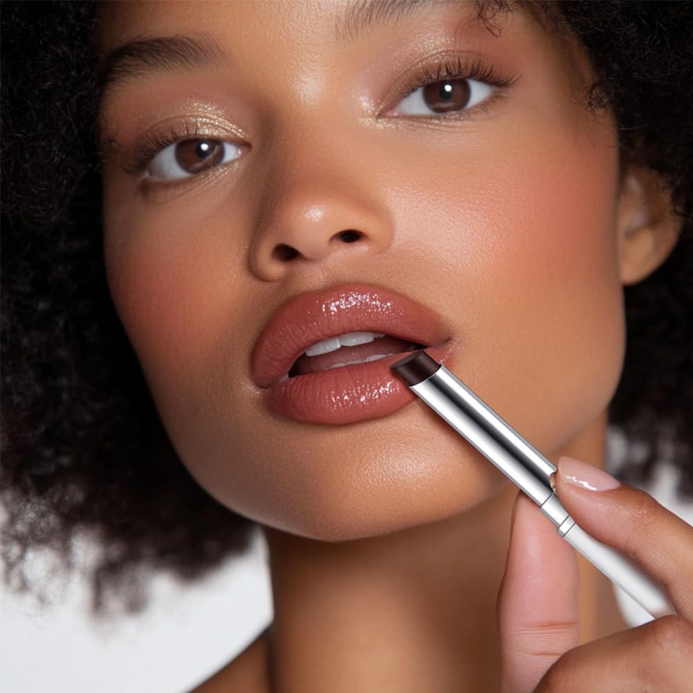 URQT labial miel para retoques rápidos en cualquier momento.