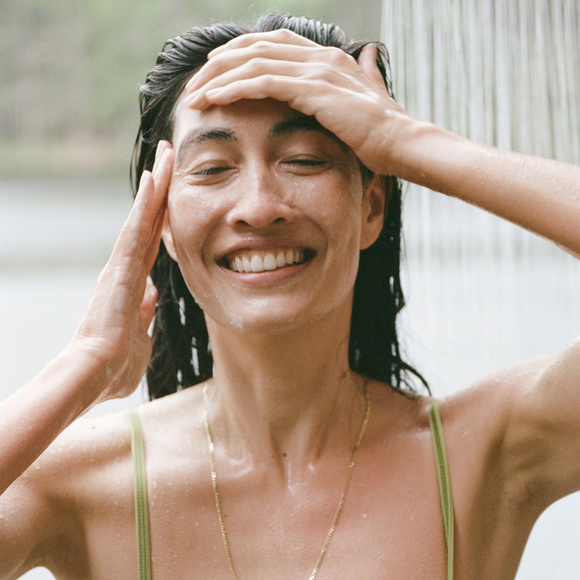 Ursa Major Go Easy Daily Shampoo natural ingredients close-up with macadamia and bergamot.