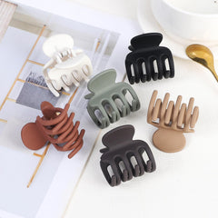 USDNICE half-up style small claw clip keeps hair neat and simple.