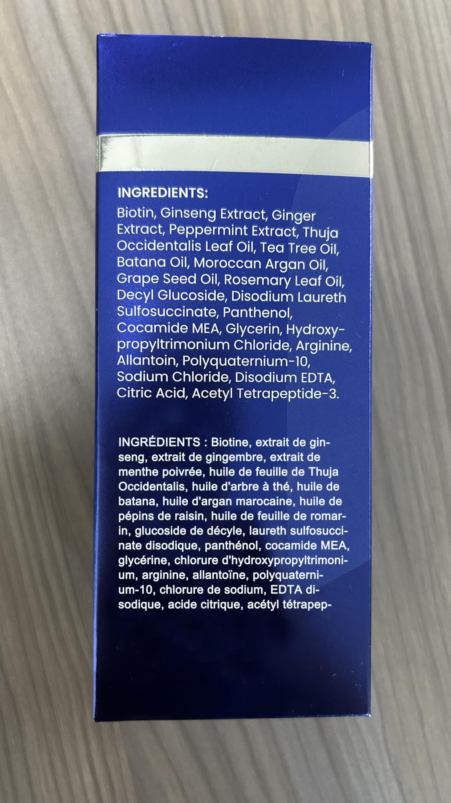 Cuero cabelludo revitalizado con menta y plantas aromáticas