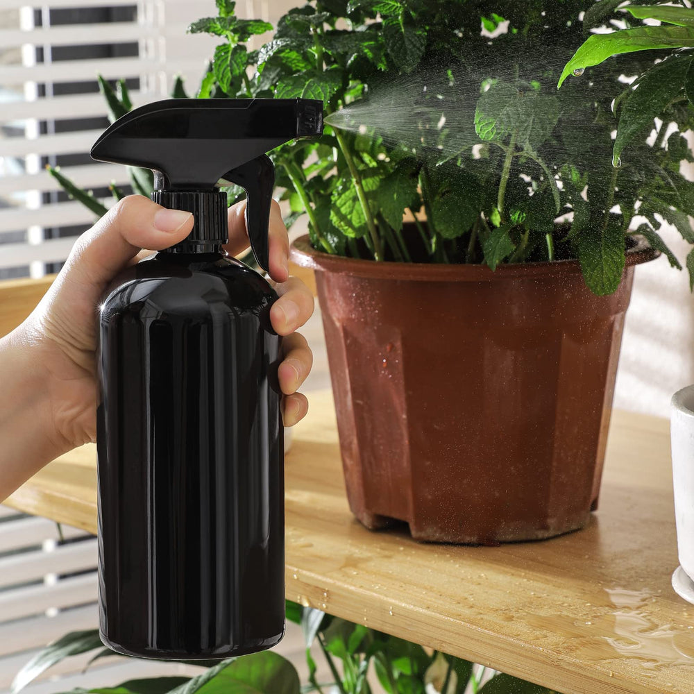 UUJOLY spray bottle trigger action illustrating effortless squeeze and mode switch.