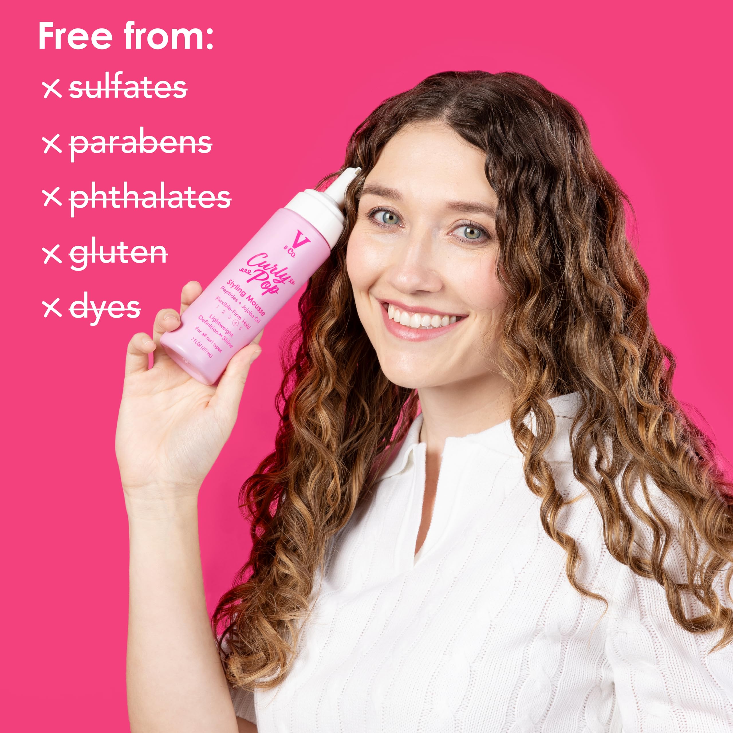 Control del frizz con V&Co Curly Pop Mousse para acabado suave
