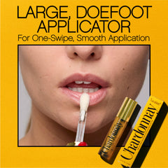 VACATION Aceite labial SPF 30 Chardonnay protegiendo los labios del sol con hidratación.