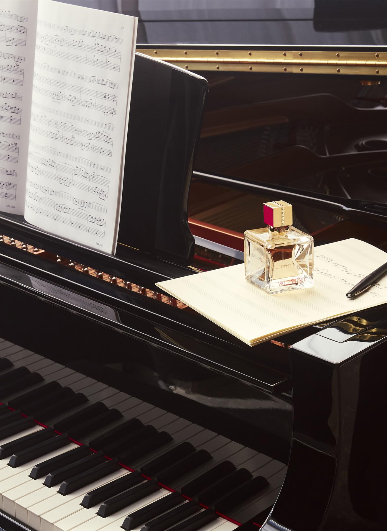 Valentino Voce Viva luxury fragrance suited for special occasions.